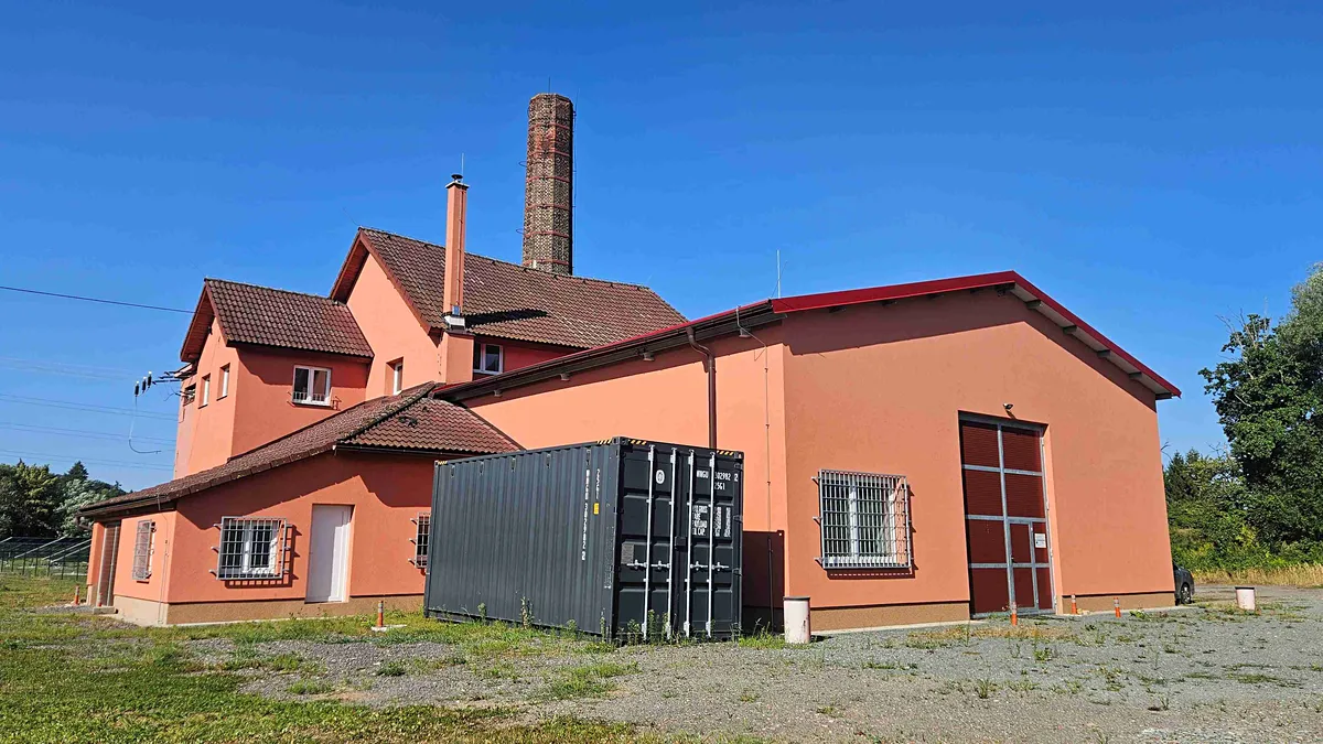 Pronájem výrobní haly, prostoru 420 m²
